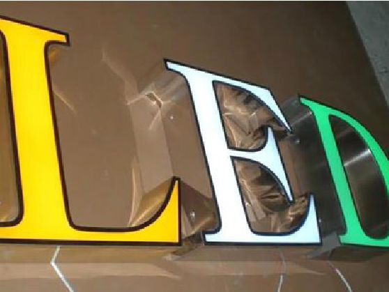 宜宾介绍LED招牌的基础知识。